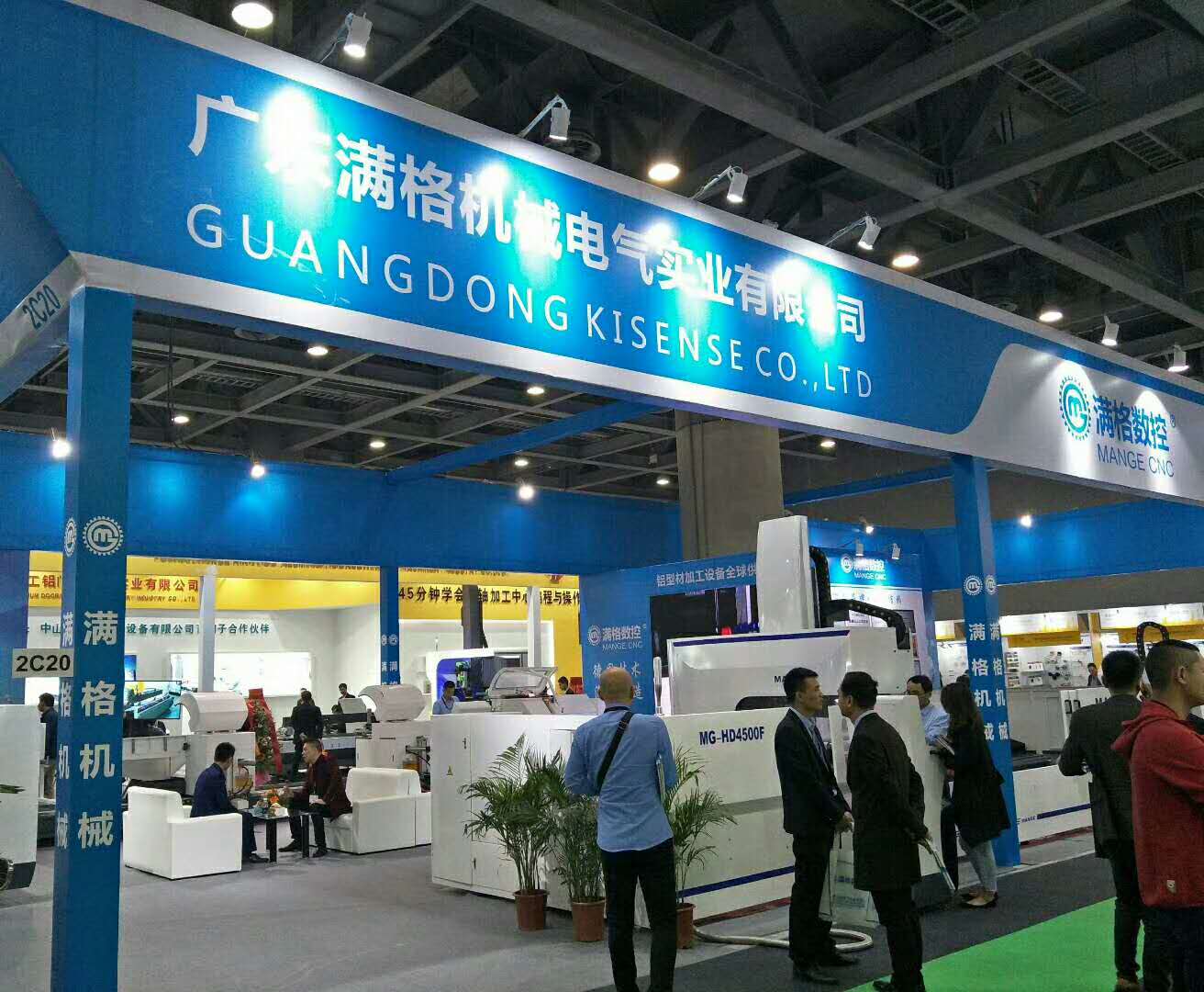 你還在糾結(jié)究竟選貼瓷磚還是真石漆？進來看看吧！